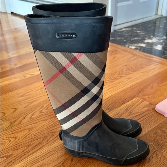 Burberry Women's Black and Brown Plaid Rain Boots - Picture 2 of 4